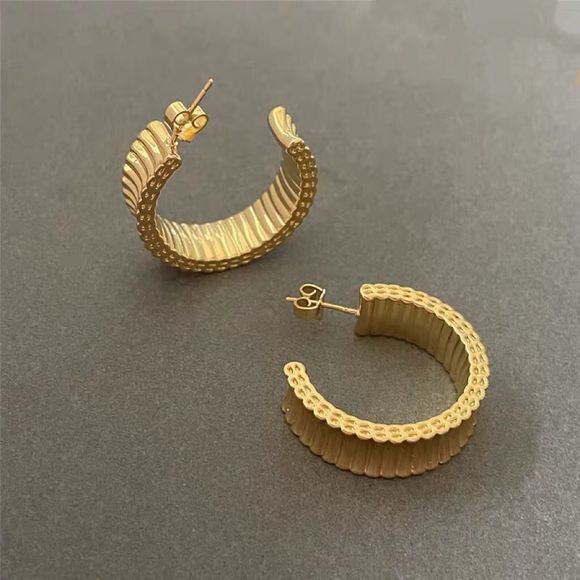 18K Gold Plated Minimalistic Bold Striped 3D C Hoops Earrings - Picture 3 of 9